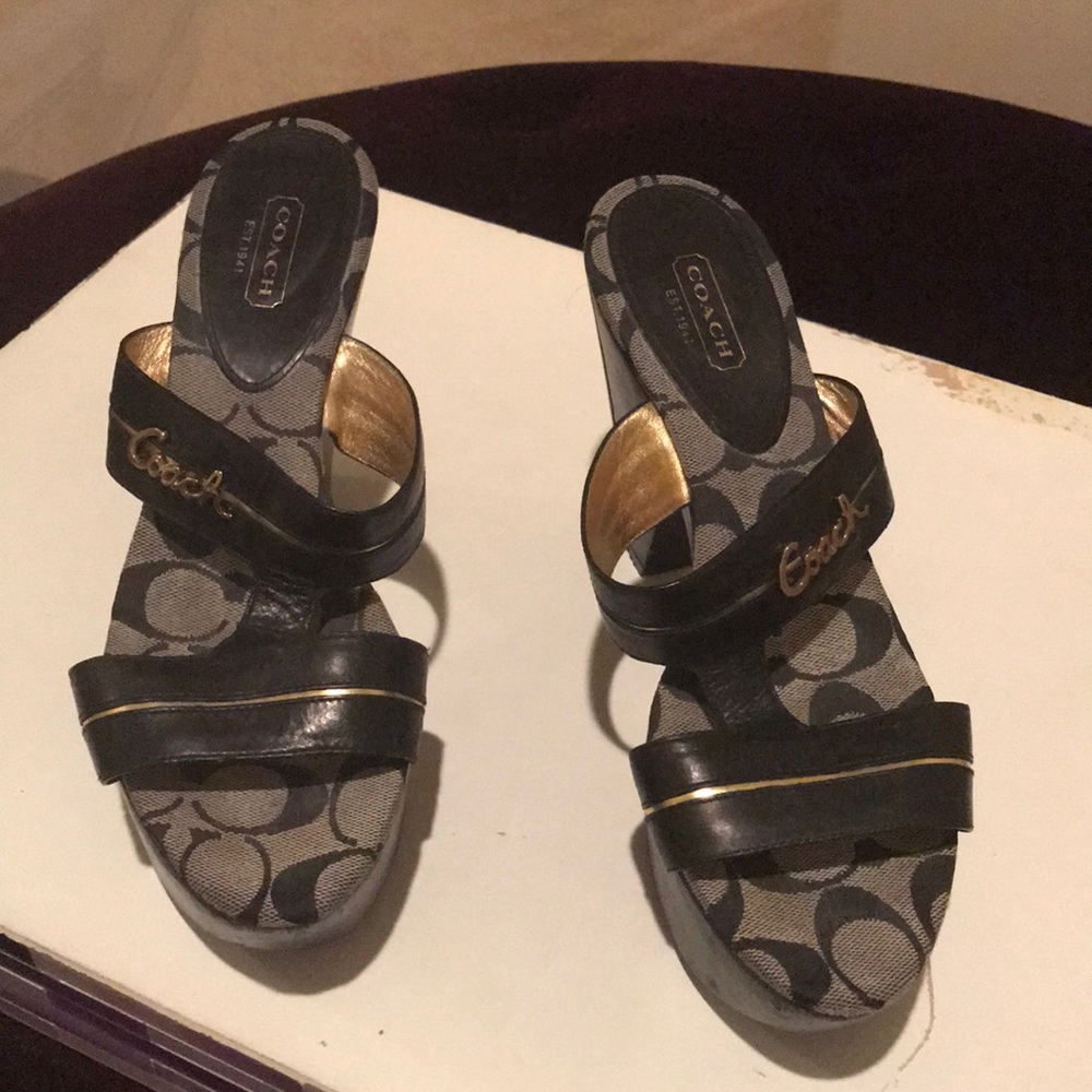 Heeled Sandal scuff on bottom of right heel